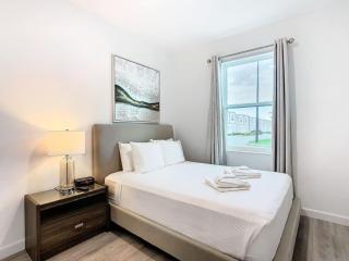 6BR Home with Private Pool, 15min to Disney and More - 2