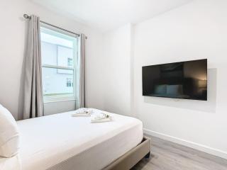 6BR Home with Private Pool, 15min to Disney and More - 1