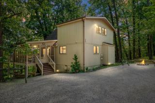 Mountain Views w Fire Pit Deck Grill & Amenities - Hedgesville - 9