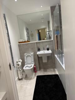 Wealth Luxury 2 bedroom Double En-suite Apartment - Londra - 3
