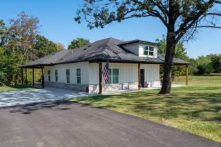 Brand New Modern Getaway on Private Land! - Tulsa - 4