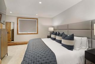 Central AC, Updated 4 BR, 4-5 BA Townhouse, Pool - 1