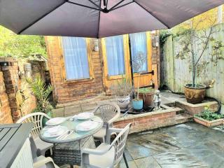 Centrally located in Canterbury - 4