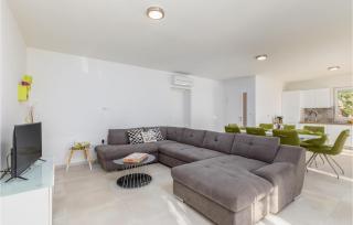 4 Bedroom Pet Friendly Home In Sikici - Šikići - 8