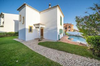 Cozy Family Villa with Private Pool - Luz - 8