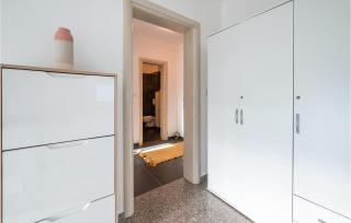 Gorgeous Apartment In Valbandon - 1