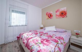 Gorgeous Apartment In Valbandon - 5