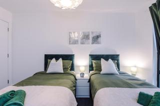 Spacious Apartment in Deansgate, Free Parking, Private Balcony, Sleeps 8, Long Term Disc - Manchester - 3