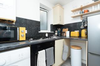 One Bedroom Home, Central, Free Parking, Sleeps 4 - Portsmouth - 7