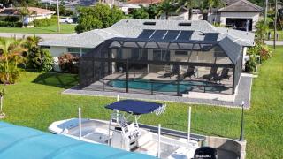 villa - Sleeps 6 & sports boat - 8