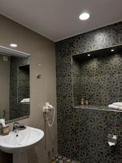Redline Hotel - Tbilisi - 4