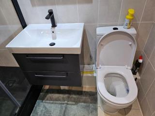 Spacious and Modern Two Bedroom Two Bathroom Flat - Edgware - 4