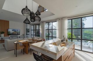 Modern New Villa Bordering Canggu, Ricefield View - Dalung - 7