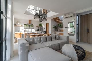 Modern New Villa Bordering Canggu, Ricefield View - Dalung - 9