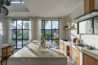 Modern New Villa Bordering Canggu, Ricefield View - Dalung - 5