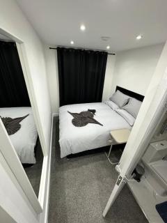 London Kings Cross Room w Bath - 1