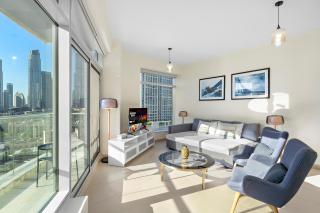 Prime 2BR with Balcony & Full Burj Khalifa Views - Dubai - 6