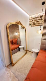 - LA SUITE DELOS - JACUZZI 2 PLACES - CENTRE VILLE A PIED - LIT QUEEN SIZE - PARKING PRIVÉE - WIFI - City Center within walking distance - - 1