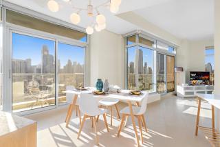 Prime 2BR with Balcony & Full Burj Khalifa Views - Dubai - 8