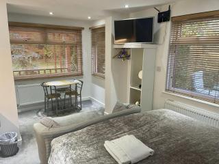 Woodpaddock Bed & Breakfast - March - 2