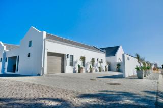 Sea Lily Holiday Home - Your Coastal Sanctuary! - Stompneusbaai - 9