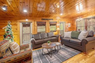 Bear Path Lodge - HotTub, Pool Table, Arcade Machine, Fireplace - Minutes to Downtown Gatlinburg - 1