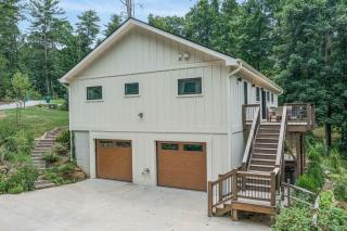 BRAND NEW 10 Min to Downtown and Private HOT TUB and Arcade - Asheville - 4