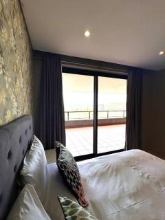 Accommodation Front - Spacious 6 Sleeper Across Ushaka - Durban - 8