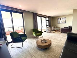 Accommodation Front - Spacious 6 Sleeper Across Ushaka - Durban - 3