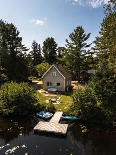 Le Lac Apaisant - Rustic Haven by the Water - 0