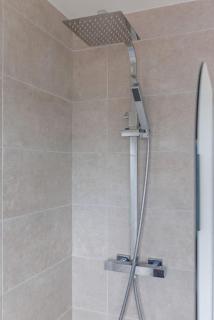 Apartment With Free Gated Parking WITH 50 Percent Off for Monthly Stays - Liverpool - 9