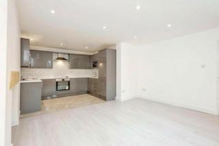 Apartment With Free Gated Parking WITH 50 Percent Off for Monthly Stays - Liverpool - 2