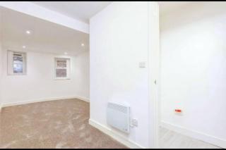 Apartment With Free Gated Parking WITH 50 Percent Off for Monthly Stays - Liverpool - 1
