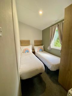 HOLYWELL PENN - Delightful Caravan with Outside Space in Newquay - 3