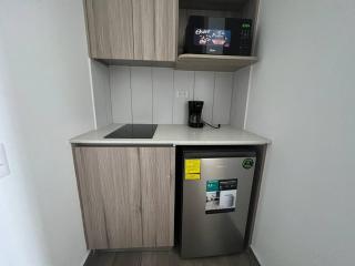 Airport apartment plus shuttle available! - - 3