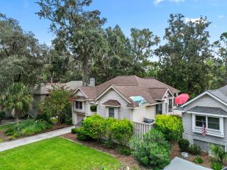 Large Kitchen - Pet Friendly - Community Pool & Tennis - 38 Shell Ring Road - Hilton Head Island - 3