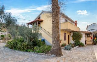 Lovely Apartment In Rab With Kitchen - Rab - 2