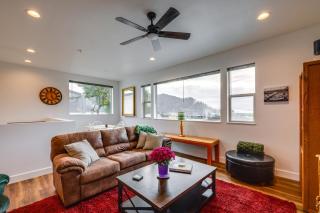 Walk to Marina Tillamook Bay Apt with Water Views! - 6