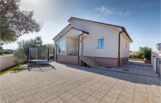 Nice Home In Valbandon With Jacuzzi - 1