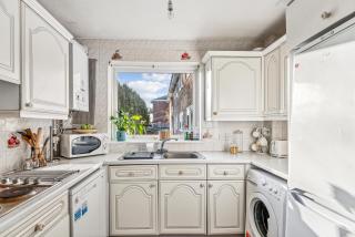 2-Bed spacious London Flat - East Barnet - 5