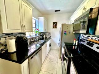 Tropical Retreat in Miami Beach - North Miami Beach - 3
