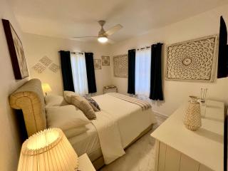 Tropical Retreat in Miami Beach - North Miami Beach - 9