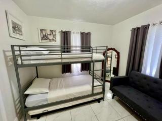 Tropical Retreat in Miami Beach - North Miami Beach - 2