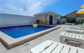 3 Bedroom Beautiful Home In Muntic - Muntić - 1