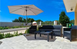 3 Bedroom Beautiful Home In Muntic - Muntić - 4