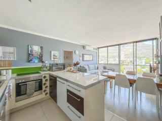 Epic Views in Central Cape Town - 9