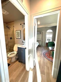 King Bed Suite-Free Parking-Prime Location - Detroit - 9
