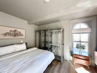 King Bed Suite-Free Parking-Prime Location - Detroit - 4