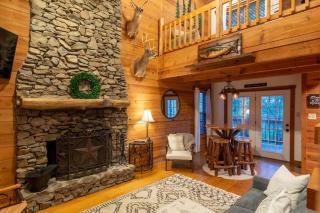 Cozy Cabin Smoky Mountains - Hot tub, pool, & golf - 6
