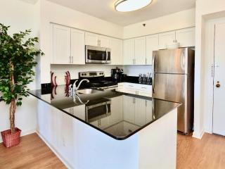 Executive Suite at Crystal City - 1BR, Metro, Gym, Pool, Sauna, 2 Queen Beds - Arlington - 8